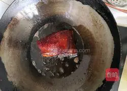 Illustration of how to make pork with pickled vegetables 4