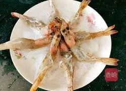 Illustration of how to make steamed white prawns with vermicelli 10
