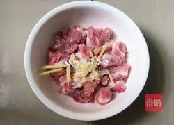 Illustration of how to make steamed pork ribs with black bean sauce 3