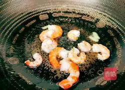 Illustration of how to stir-fry shrimps with celery 8