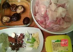 Illustration of Braised Chicken with Mushrooms and Yellow Potatoes 1