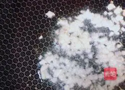 Illustration of how to stir-fry minced pork with garlic moss 2