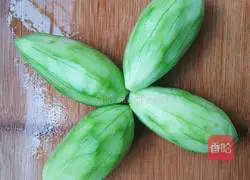 Illustration of how to make stir-fried rat melon and meat 2