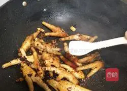 Illustration of how to make spicy chicken feet 10