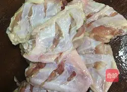 Illustration of how to make chicken wings with vine pepper sauce and bean paste 1