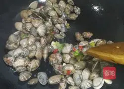 Illustration of how to make spicy fried clams 4