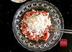 Illustration of how to make Jiaoliu meatballs 5