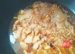 Illustration of how to stew fresh meat and dried radish slices 10