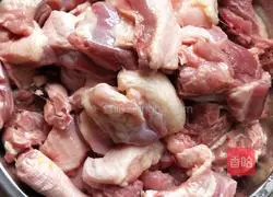 Illustration of how to make stuffed duck meat 1