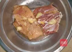 Illustration of how to make pan-fried chicken steak 1