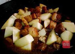 Illustration of Braised Pork and Potatoes Recipe 7