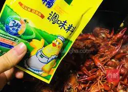 Illustration of braised crayfish in oil 11