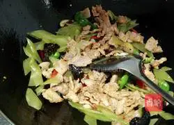 Illustration of how to make fried meat with lettuce 9