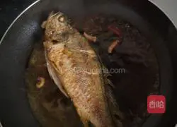 Illustration of braised large yellow croaker 4