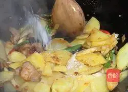 Illustration of how to make dry pot potato slices 11