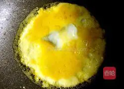 Illustration of how to make scrambled eggs with colored peppers 4