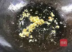 Illustration of how to make cabbage stems, celery and shredded pork stir-fried 13