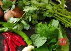 Illustration of how to make peacock open fish 3