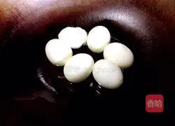 Illustration of how to cook pork with tiger skin eggs 5