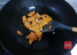 Illustration of how to make fried chive flowers with shrimps 14