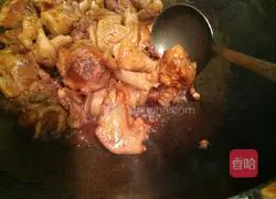 Illustration of Braised Chicken with Mushrooms and Yellow Potatoes 4