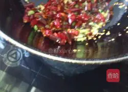 Illustration of how to make dry spicy chicken 9