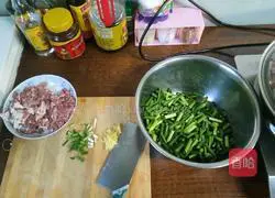 Illustration of how to make fried meat with garlic moss 1