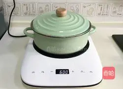 Illustration of braised pig's trotters with red fermented rice 11