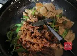 Illustration of how to make fried fish noodles with shredded pork 11