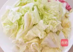 Illustration of how to make cabbage scallops 2