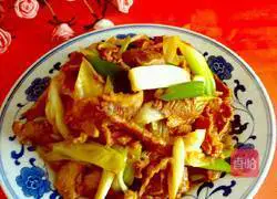 Illustration of how to stir-fry pork with green onions 8