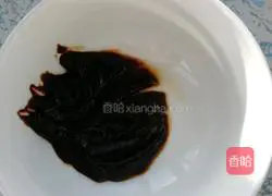 Illustration of how to make shredded pork in Beijing sauce 5