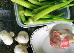 Stir-fried pork with okra and mushrooms Illustration of how to do it 1