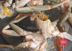 Illustration of how to cook crabs in typhoon shelter 5