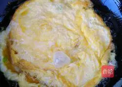 Illustration of how to make garlic yolk eggs 2