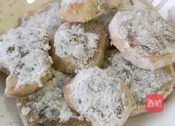 Illustration of how to make sweet shrimp and lotus root cake with less oil 12