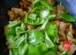 Illustration of how to stir-fry the large intestine with hot pepper 7