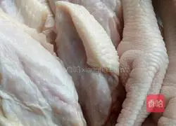 Illustration of how to make chicken wings and chicken feet with innovative cola sauce 1