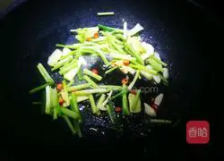 Illustration of how to make ginger and green onion flowers 9