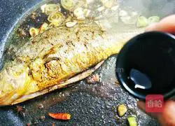 Illustration of how to make New Year's delicacy yellow croaker 7