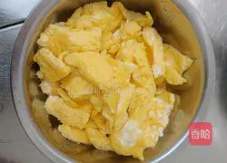 Illustration of how to make scrambled eggs with tomatoes 7