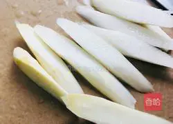 Illustration of crispy fried white asparagus 2