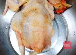 Illustration of how to make mushroom and chicken soup 2