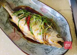 Illustration of how to make steamed yellow croaker 7