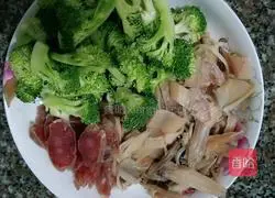 Stir-fried broccoli with dried squid Illustration of how to do it 1