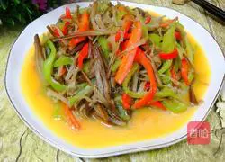 Illustration of how to stir-fry enoki mushrooms and double peppers 5