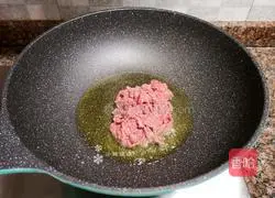 Illustration of how to stir-fry shredded beef 6