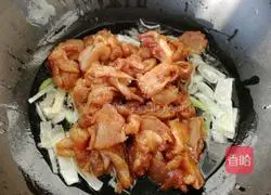 Recipe for stir-fried chicken breast with fungus Illustration 5