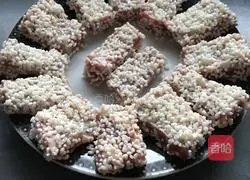 Illustration of how to steam the spareribs with glutinous rice 8