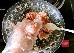 Illustration of how to make Jiaoliu meatballs 8